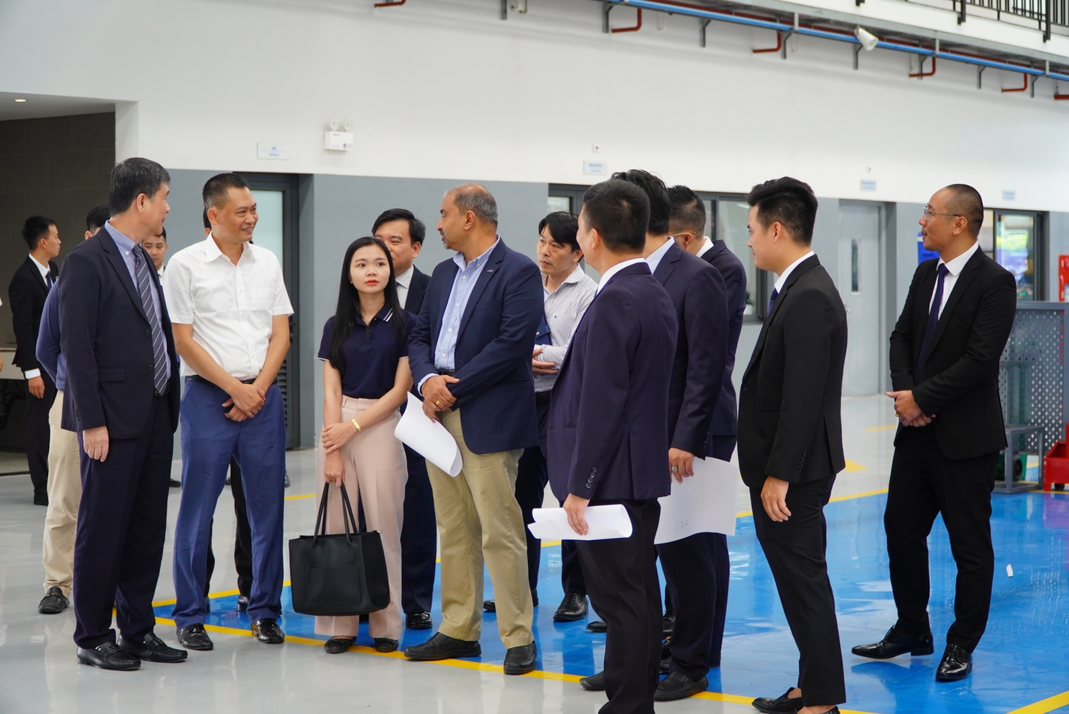 Ông Ruchick thăm xưởng dịch vụ