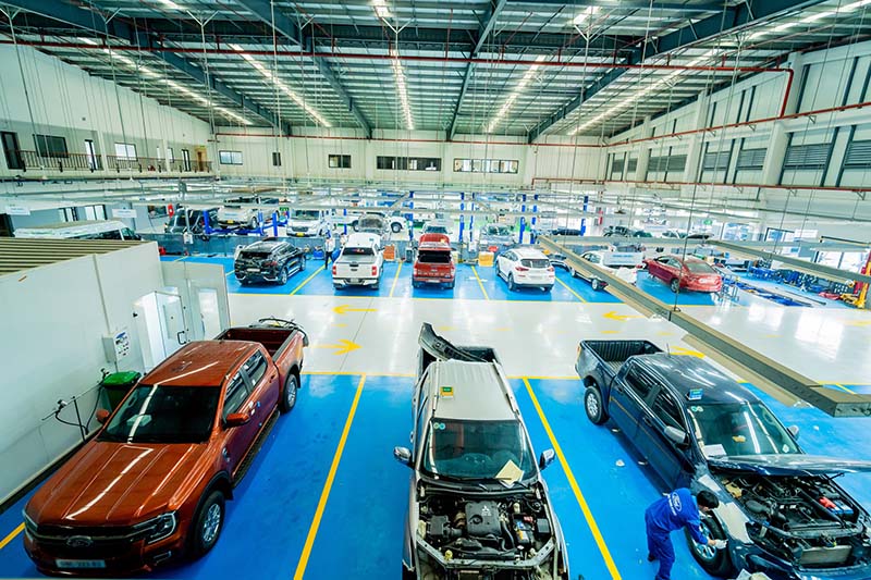 Xưởng dịch vụ với diện tích rộng có thể tiếp nhận được nhiều xe cùng lúc