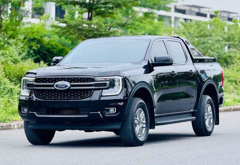 Hai biến thể gần như giống nhau về ngoại hình chỉ khác hệ dẫn động và mục đích sử dụng