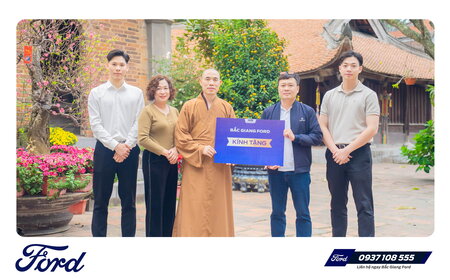 Bắc Giang Ford trao tặng ghế đá đến chùa Vĩnh Nghiêm