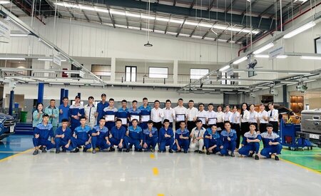 Trao thưởng cá nhân và thành viên xuất sắc sau 6 tháng hoạt động